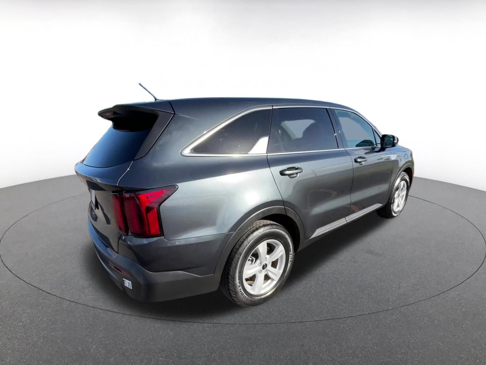 Used 2023 Kia Sorento LX FWD image 14