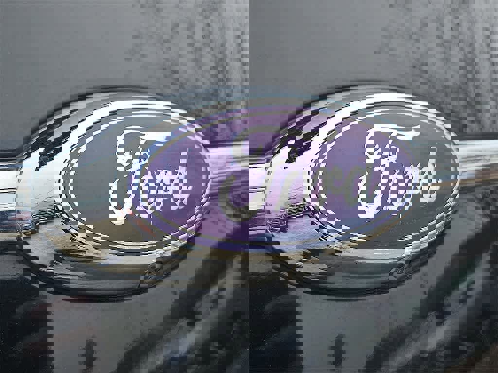 Used 2018 Ford Taurus SHO w/ Driver Assist Package image 29