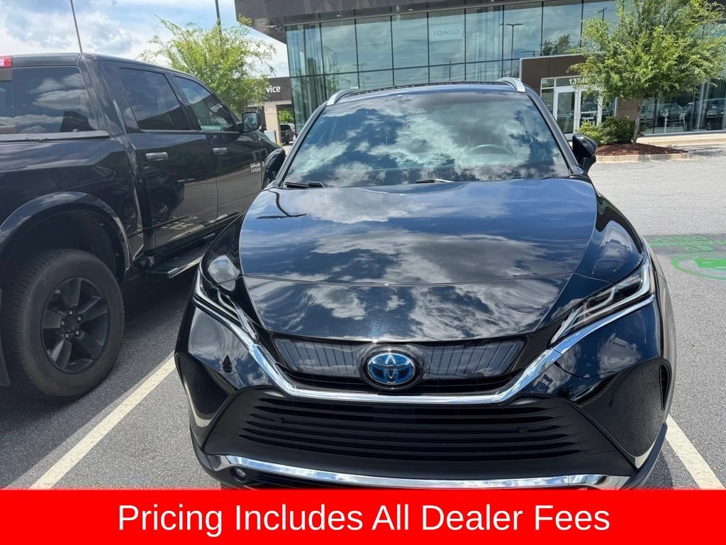 Used 2024 Toyota Venza XLE AWD/4WD image 2