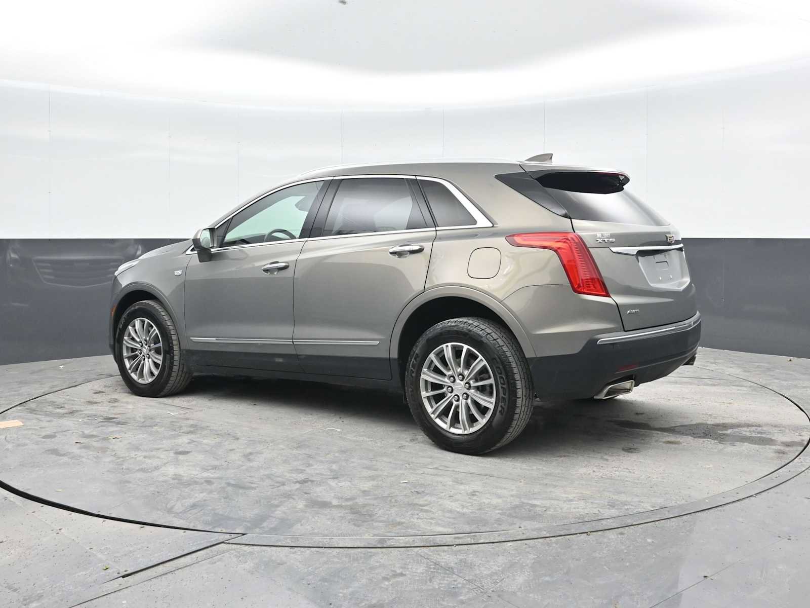 Used 2019 Cadillac XT5 Luxury AWD/4WD image 2