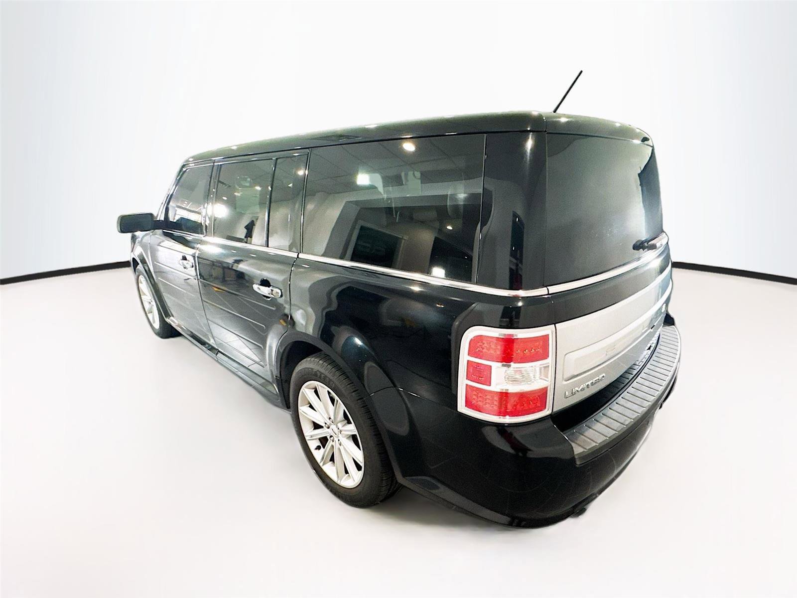 Used 2018 Ford Flex Limited image 3