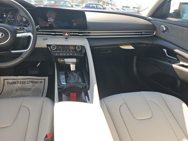 Certified 2025 Hyundai Elantra Limited image 14