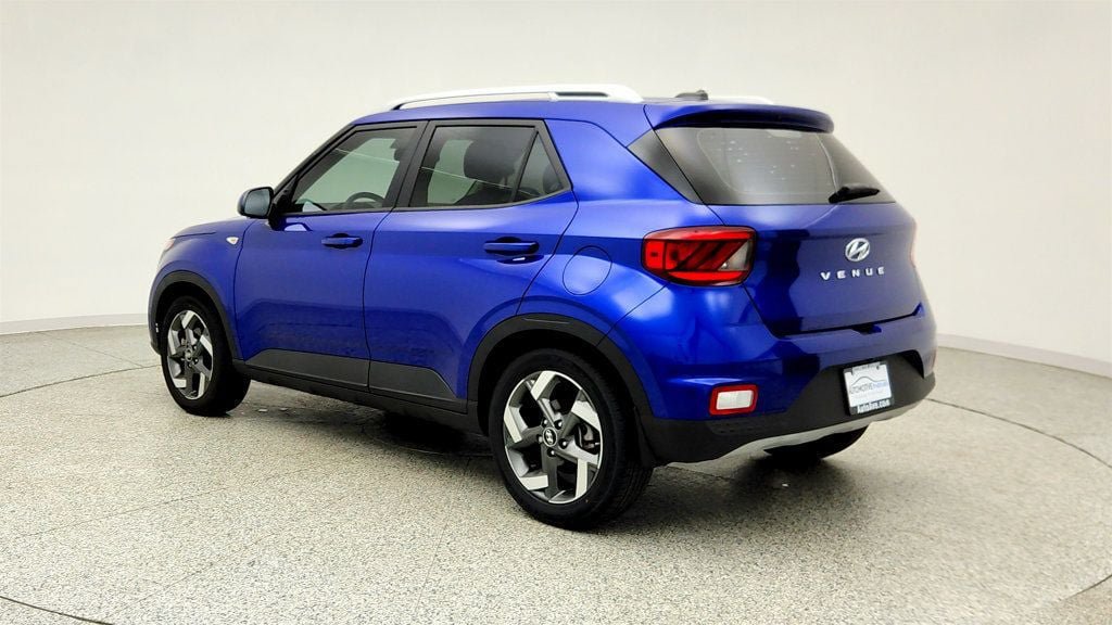 Used 2023 Hyundai Venue SEL FWD image 7
