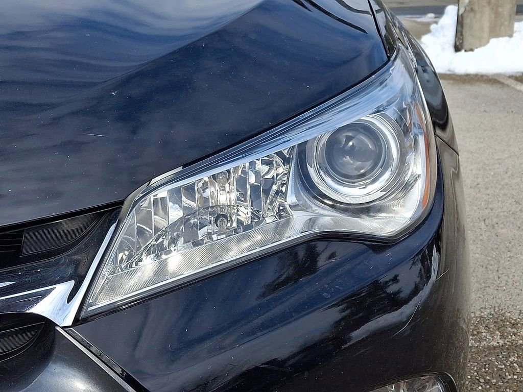 Used 2015 Toyota Camry LE image 9