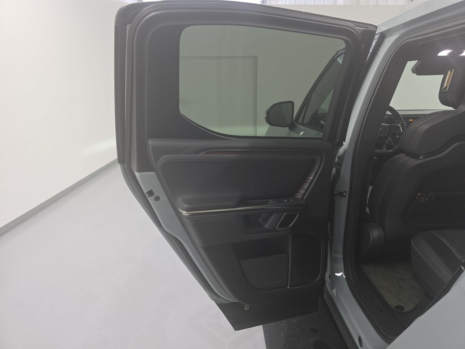 Used 2022 Rivian R1T Adventure AWD/4WD image 17