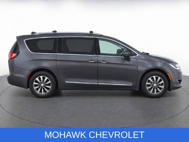 Used 2019 Chrysler Pacifica Touring-L Plus w/ Advanced Safetytec Group FWD image 10