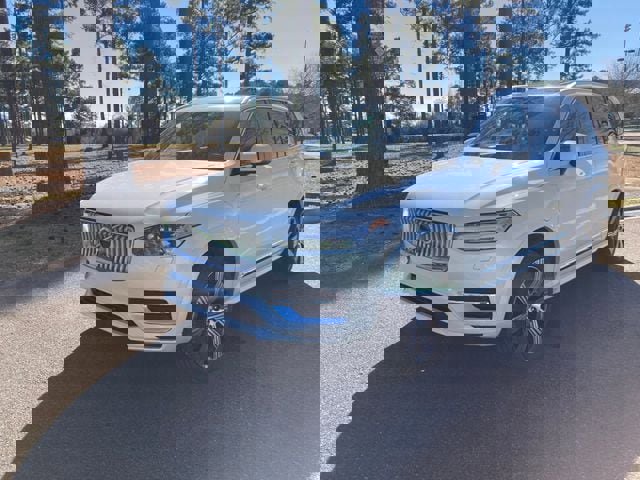 New 2025 Volvo XC90 T8 Core w/ Climate Package image 7
