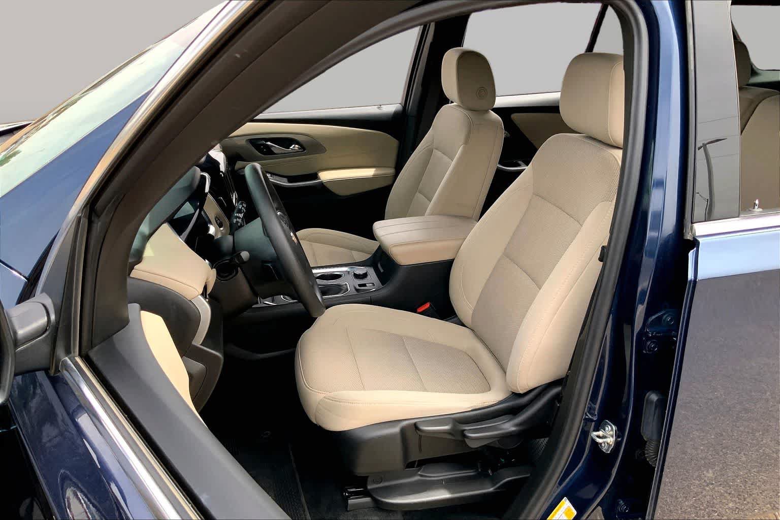 Used 2023 Chevrolet Traverse LS FWD image 7