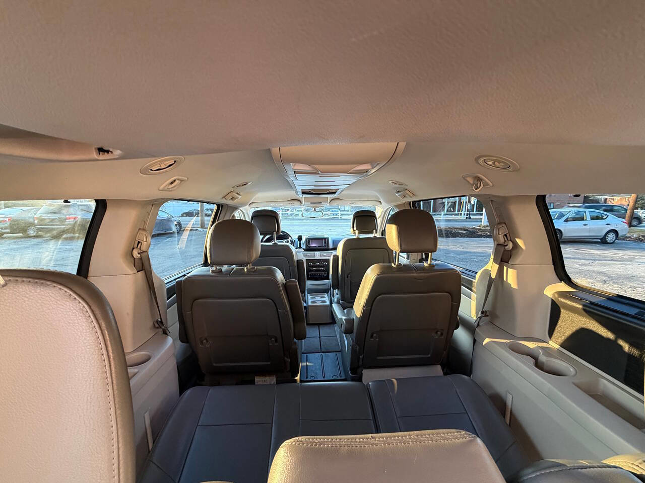 Used 2013 Volkswagen Routan SE image 11