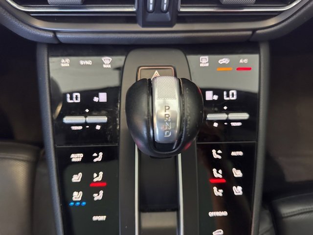 Used 2022 Porsche Macan image 16