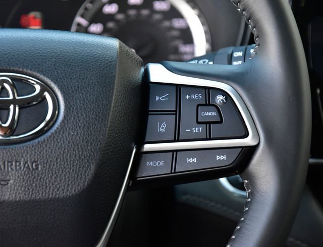 Used 2023 Toyota Highlander LE image 19