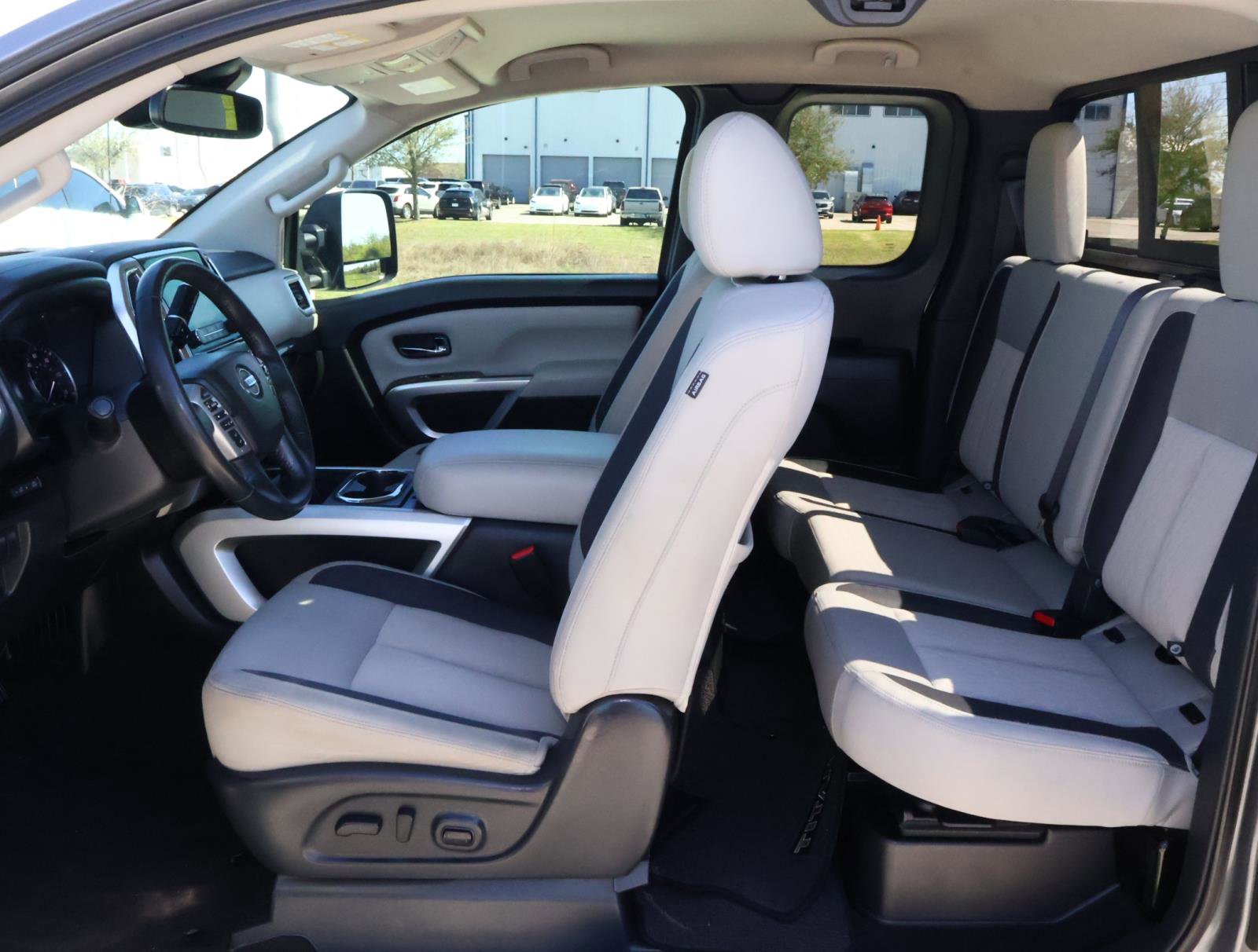 Used 2020 Nissan Titan SV w/ SV Convenience Package image 19