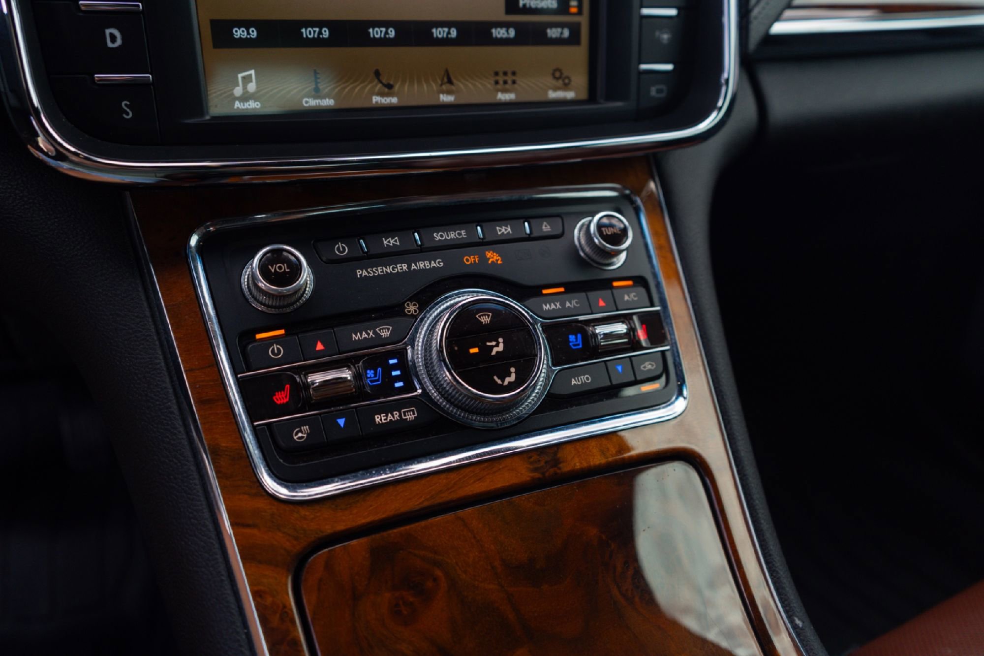 Used 2018 Lincoln Continental Reserve image 16