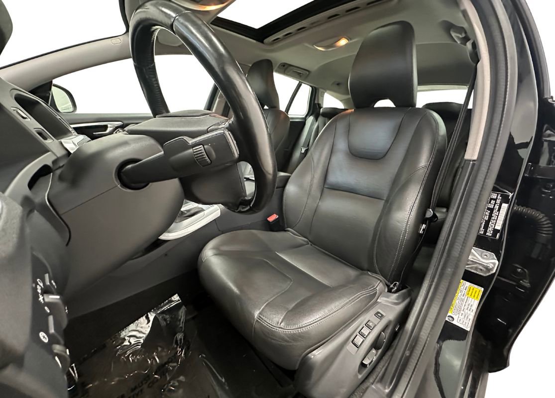 Used 2017 Volvo V60 T5 Platinum w/ Climate Package image 11