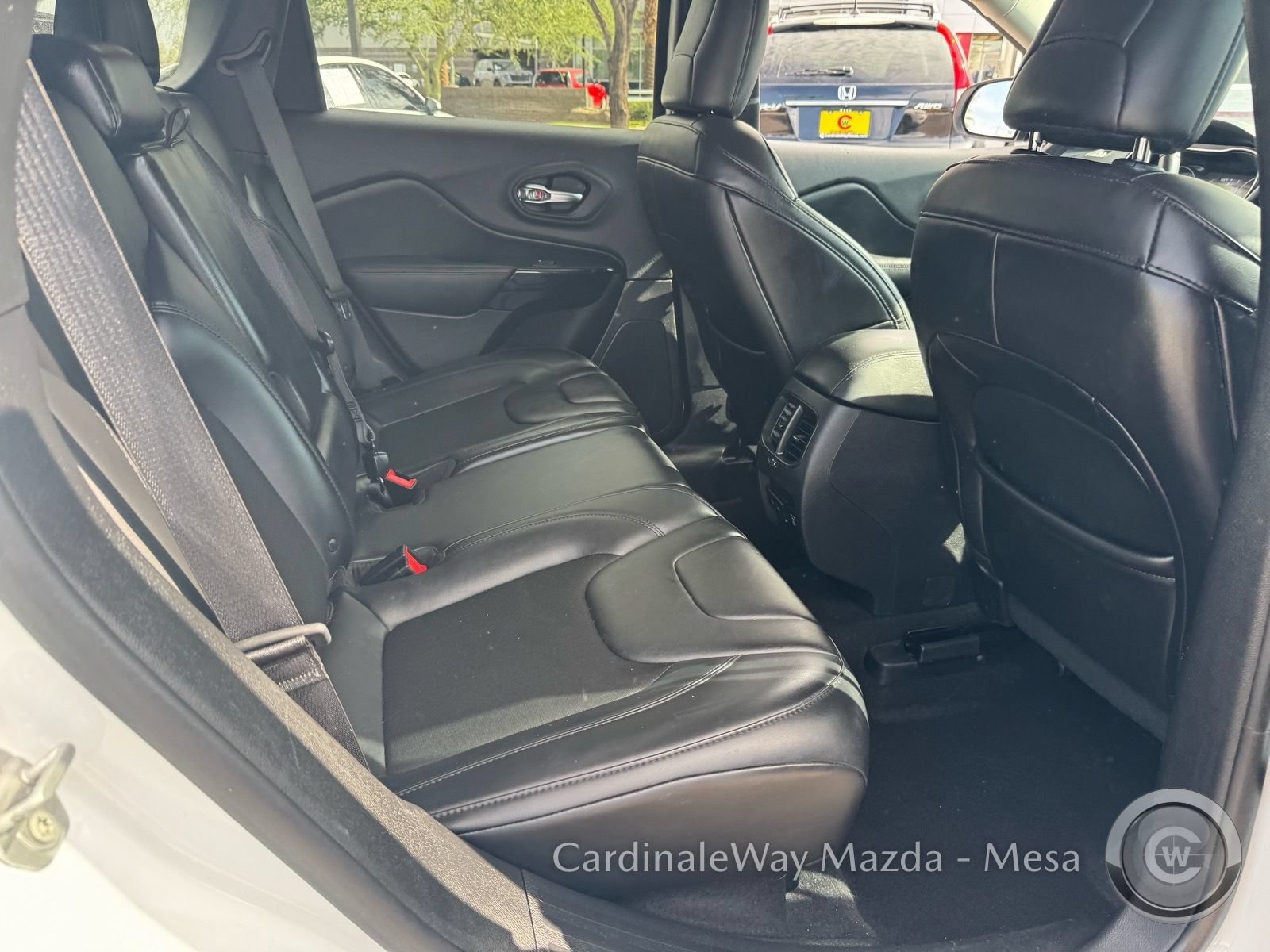 Used 2019 Jeep Cherokee Latitude Plus AWD/4WD image 30
