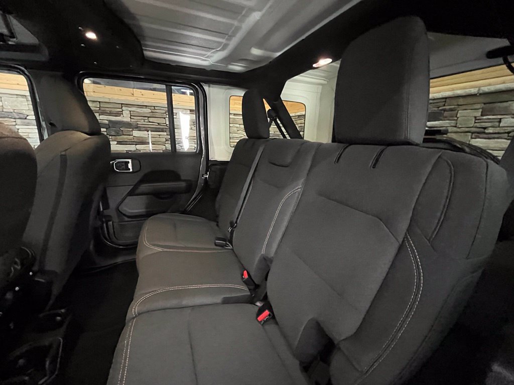 Used 2026 Jeep Wrangler Unlimited Sahara AWD/4WD image 39