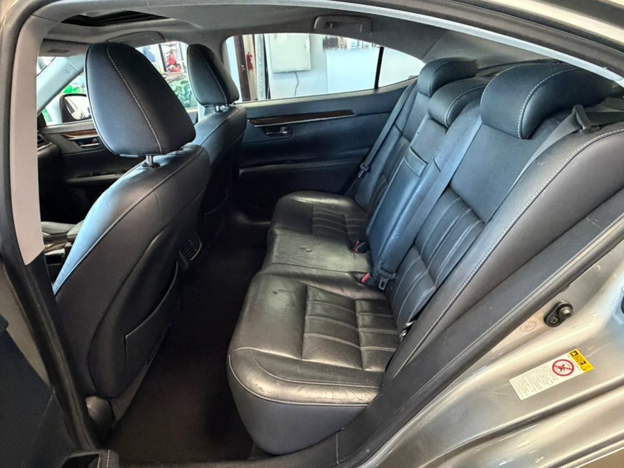 Used 2016 Lexus ES 350 w/ Luxury Package w/Wood Trim FWD image 25