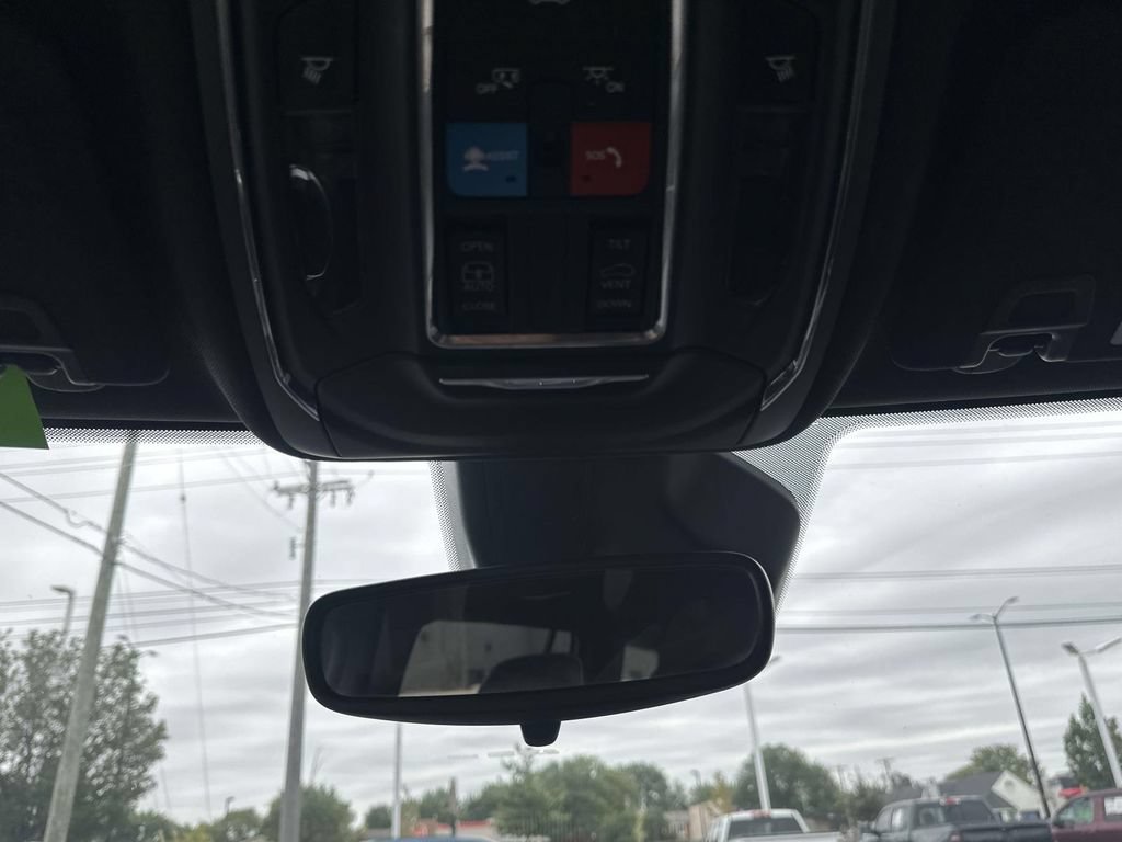 Used 2023 Jeep Grand Cherokee L Laredo AWD/4WD image 30