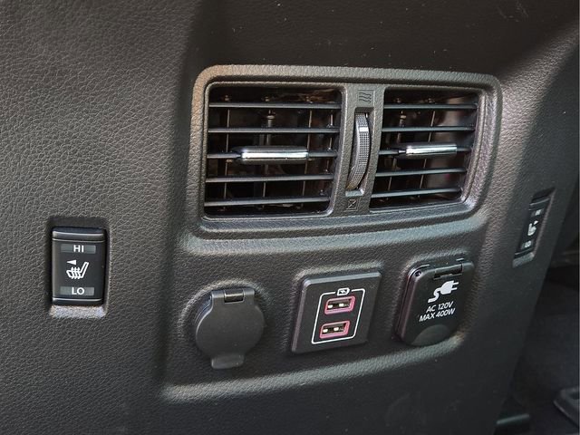 Used 2022 Nissan Titan PRO-4X w/ Pro-4x Convenience Package image 16
