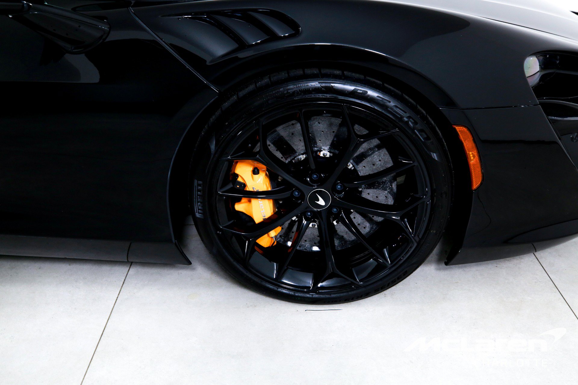 Used 2023 McLaren Artura image 25