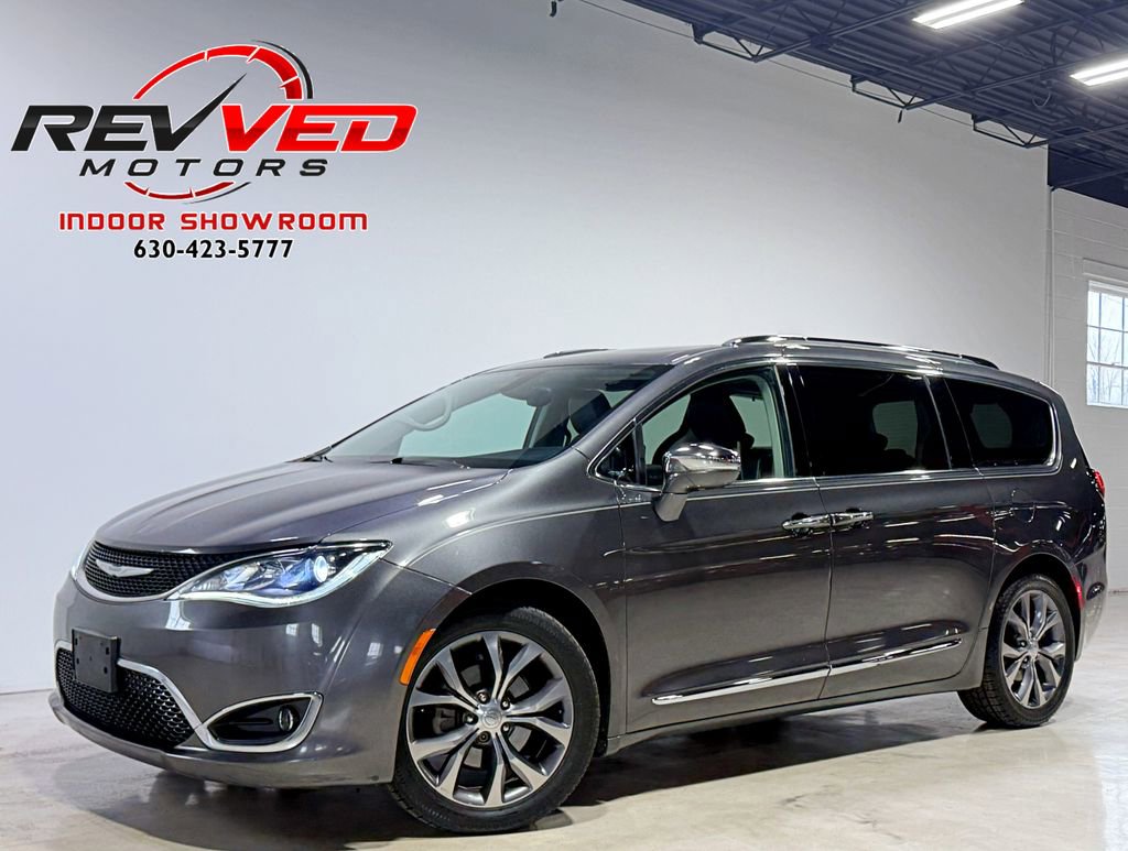 Used 2017 Chrysler Pacifica Limited w/ UConnect Theater Package image 1