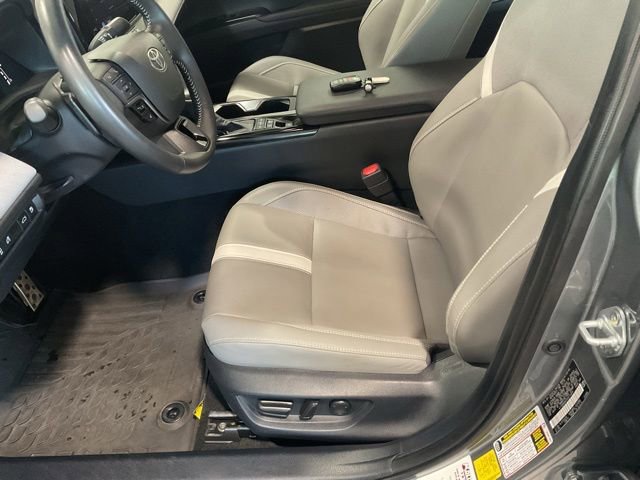 Used 2025 Toyota Camry SE w/ Convenience Package AWD/4WD image 10