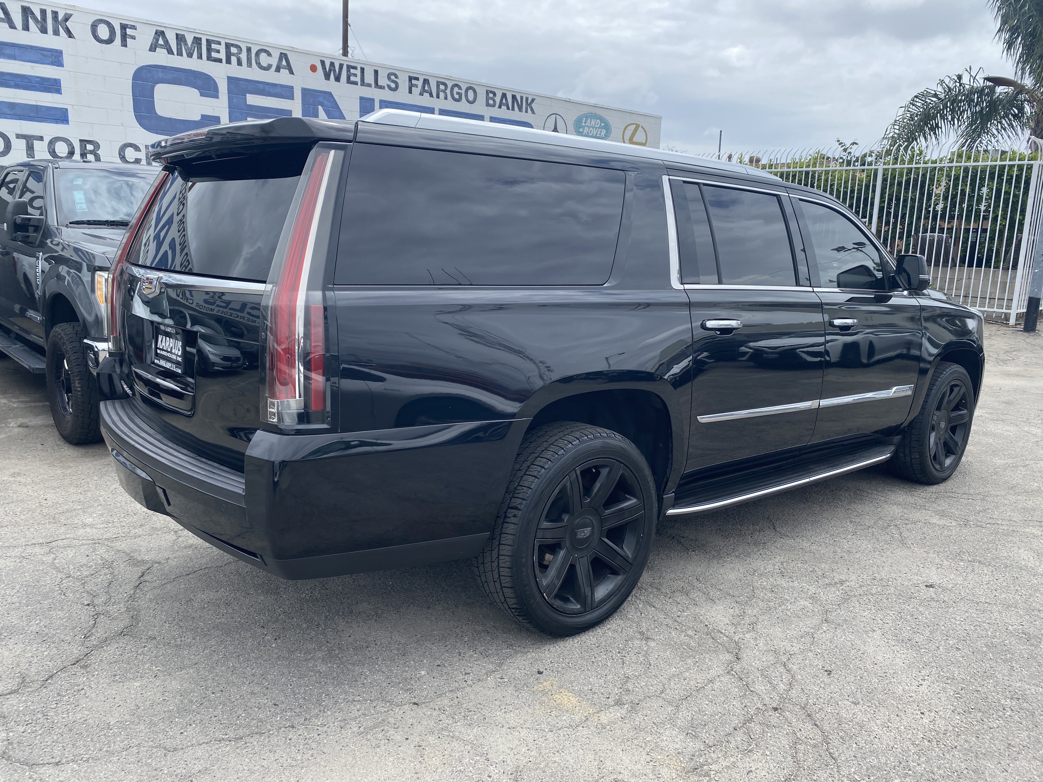 Used 2016 Cadillac Escalade ESV Luxury RWD image 7