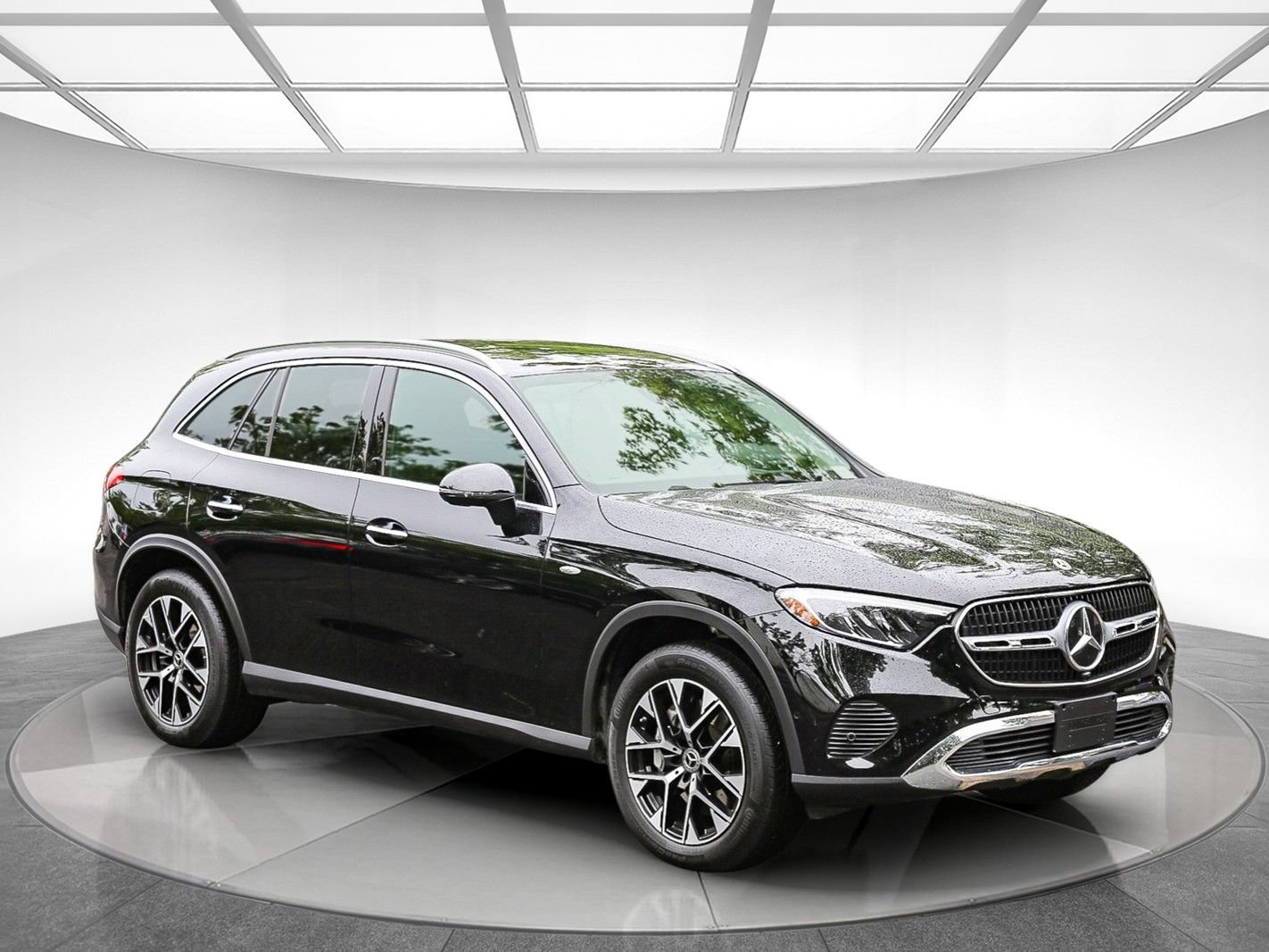 Used 2025 Mercedes-Benz GLC 350e 4MATIC image 5