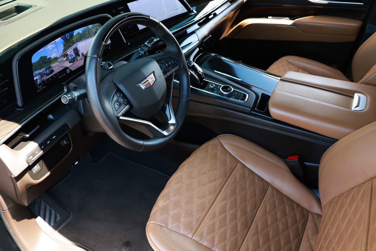Used 2024 Cadillac Escalade ESV Premium Luxury AWD/4WD image 4