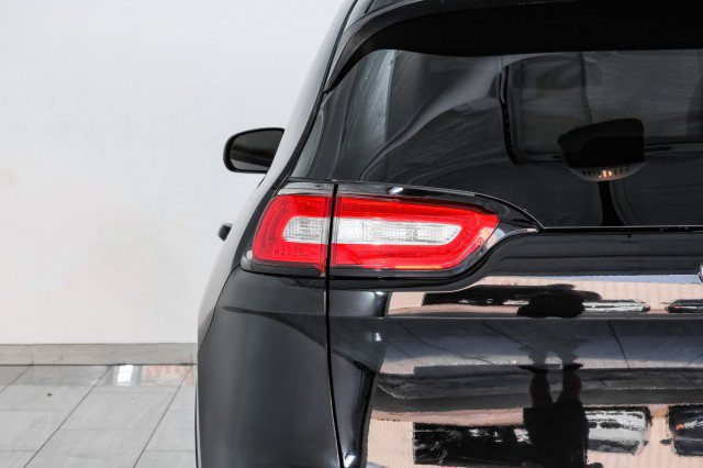 Used 2018 Jeep Cherokee Latitude FWD image 44