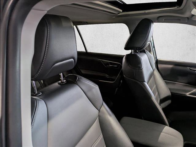 Used 2022 Toyota RAV4 XLE Premium image 27