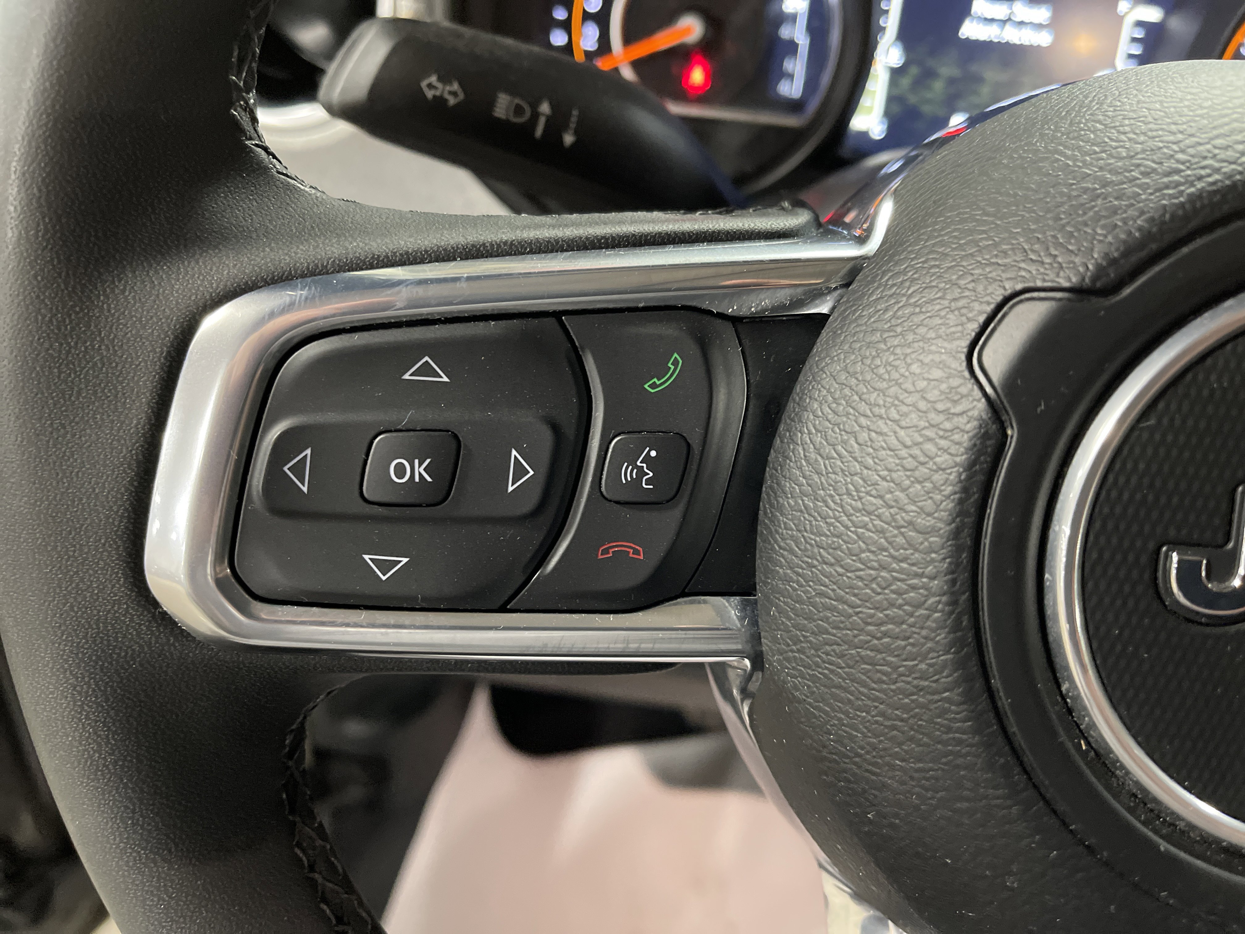 Used 2025 Jeep Wrangler Sahara image 17