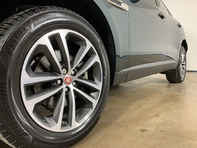 Used 2018 Jaguar F-PACE Premium image 2