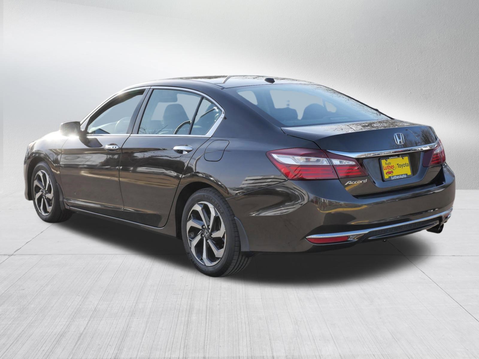 Used 2016 Honda Accord EX-L image 6