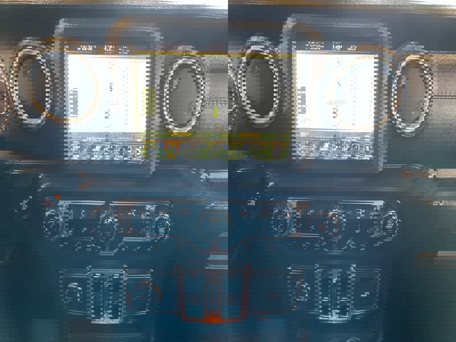 Used 2018 Jeep Wrangler Unlimited Sahara w/ Uconnect 4C Nav & Sound Group image 12