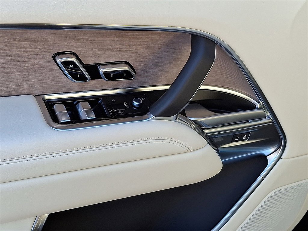 New 2025 Land Rover Range Rover SE image 7