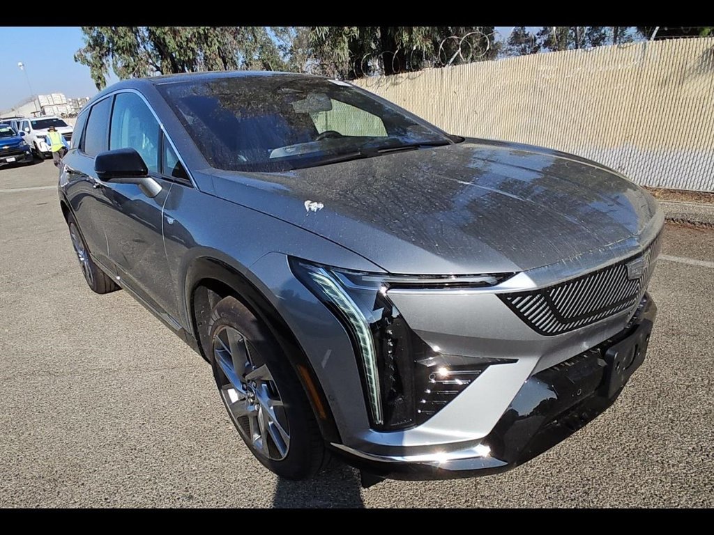 Used 2027 Cadillac Optiq Luxury RWD image 3
