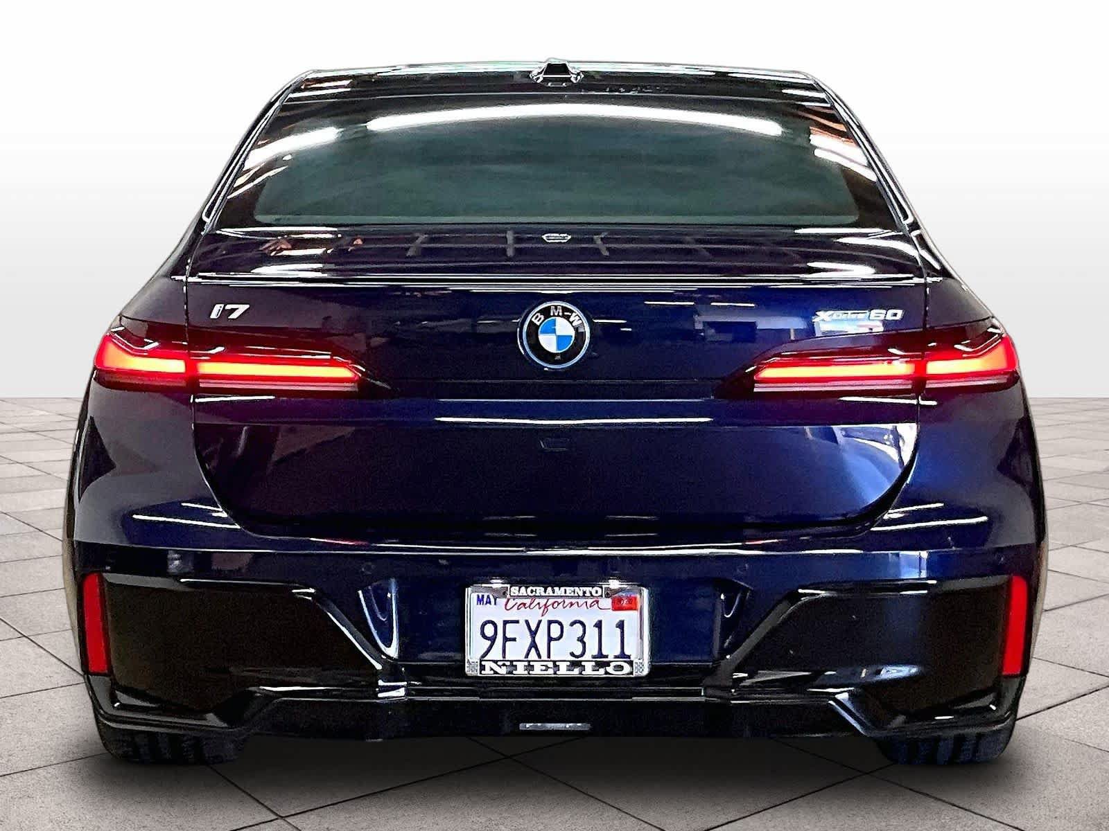 Used 2023 BMW i7 xDrive60 w/ Executive Package 2 AWD/4WD image 7