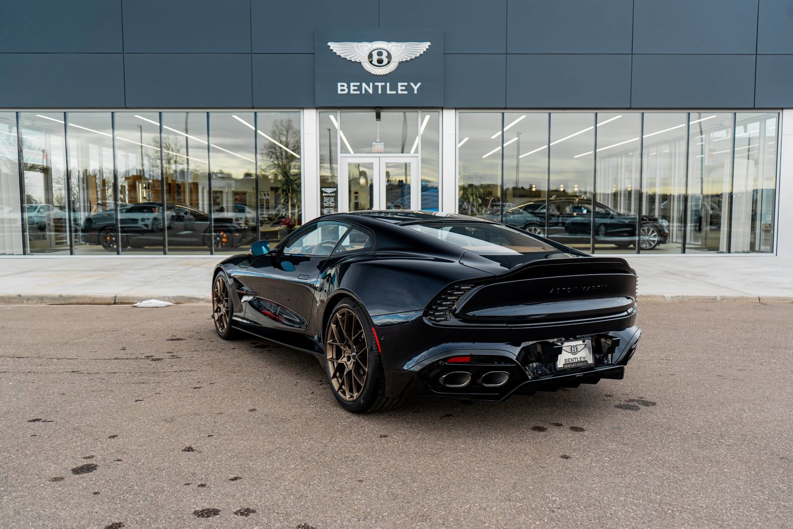 Used 2025 Aston Martin Vanquish V12 image 8