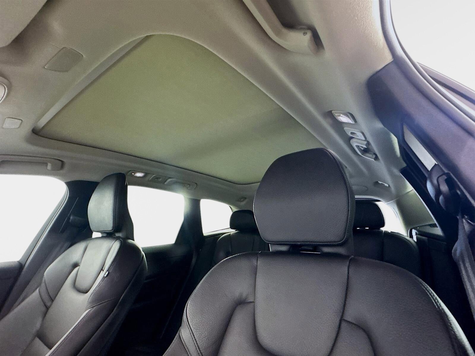Used 2023 Volvo XC60 B5 Plus w/ Protection Package Premier AWD/4WD image 14