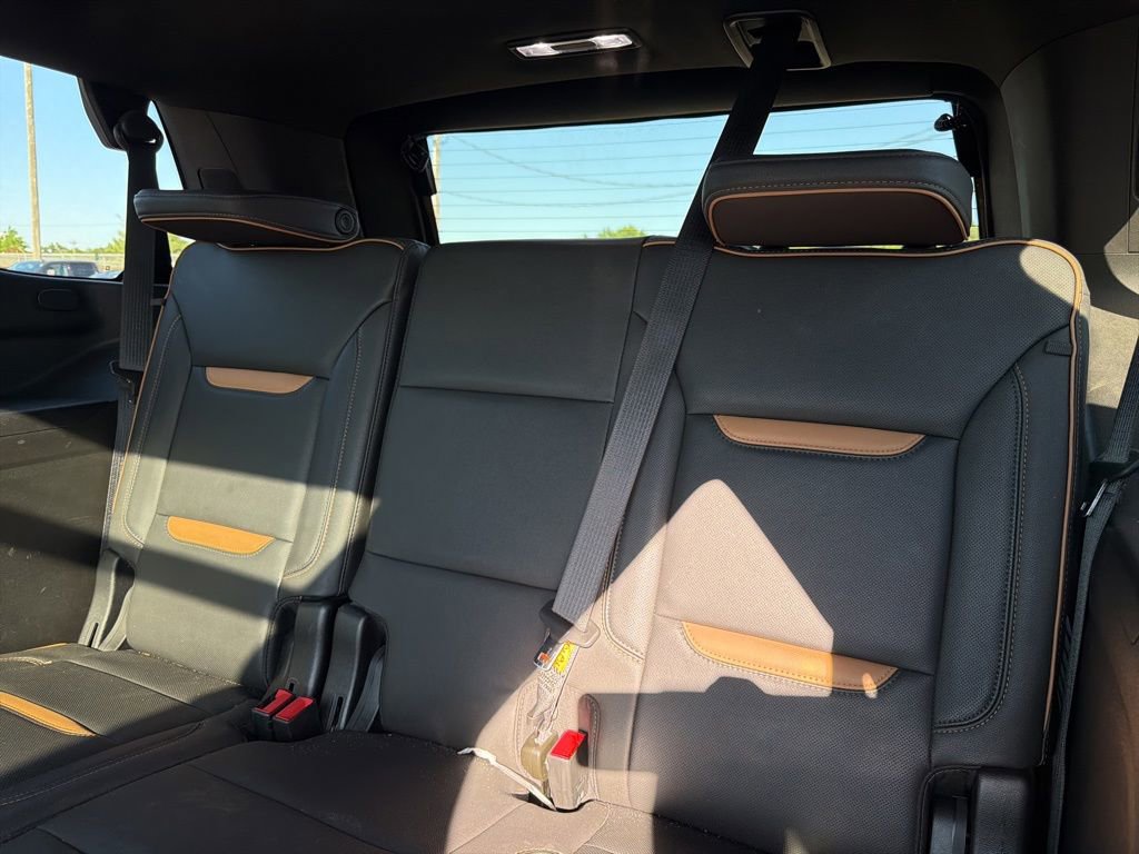 Used 2023 GMC Yukon AT4 w/ AT4 Premium Package AWD/4WD image 14