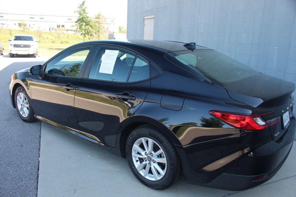 Used 2025 Toyota Camry LE FWD image 8