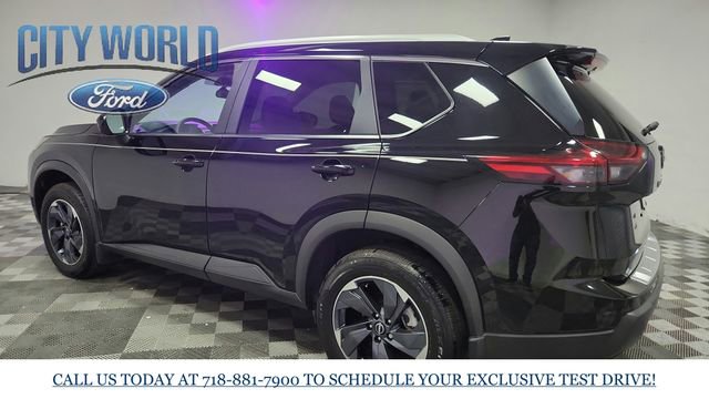 Used 2024 Nissan Rogue SV w/ SV Premium Package image 5