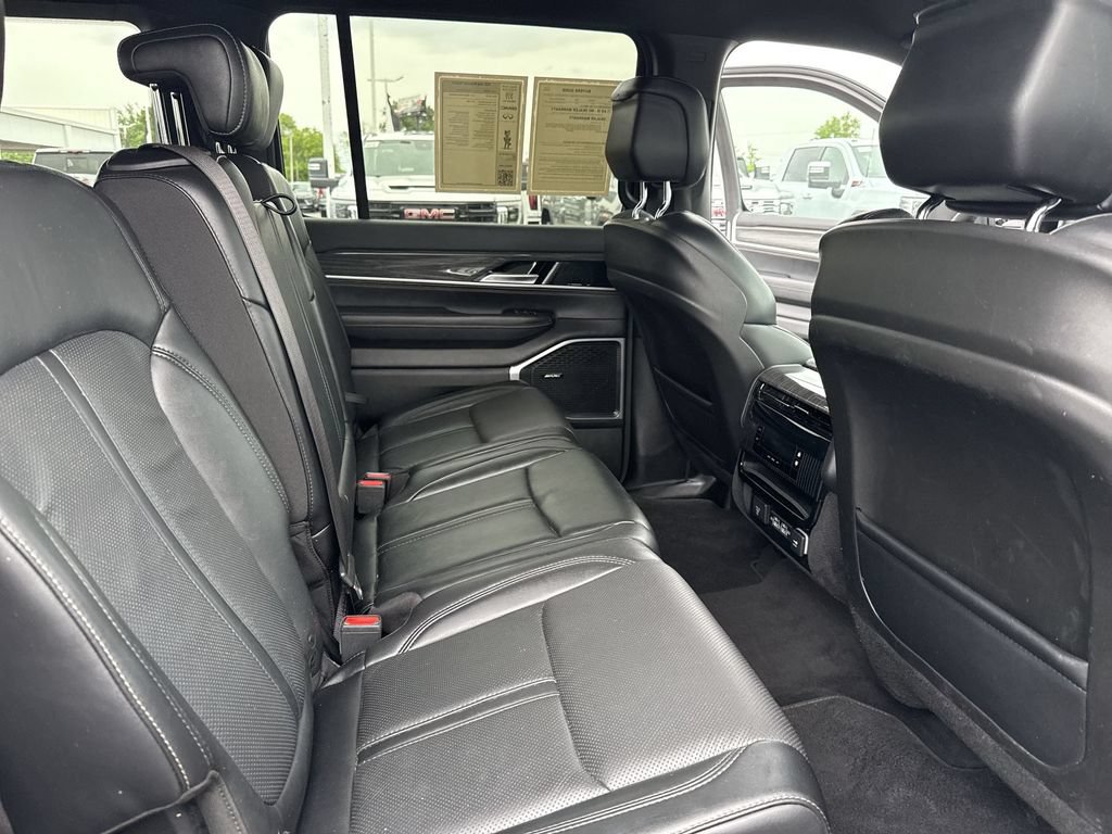 Used 2022 Jeep Wagoneer Series II AWD/4WD image 34