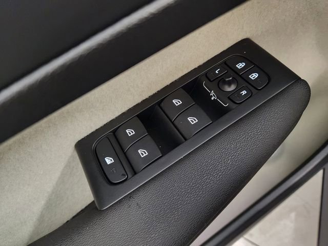 New 2026 Volvo XC40 B4 Plus w/ Protection Package Premier image 22