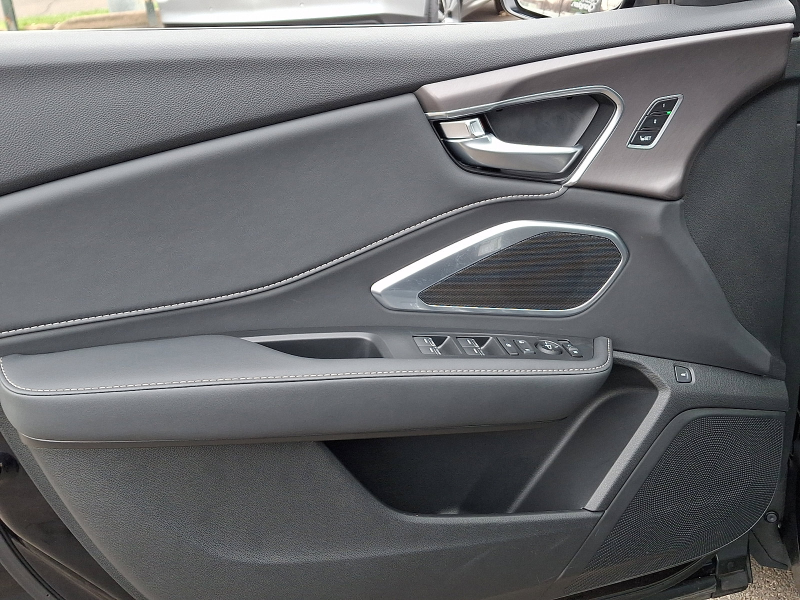 Certified 2025 Acura RDX SH-AWD image 12