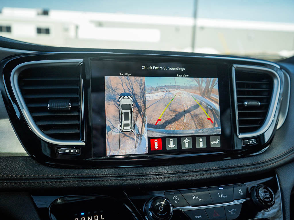 New 2026 Chrysler Pacifica Pinnacle w/ Trailer Tow Group AWD/4WD image 26