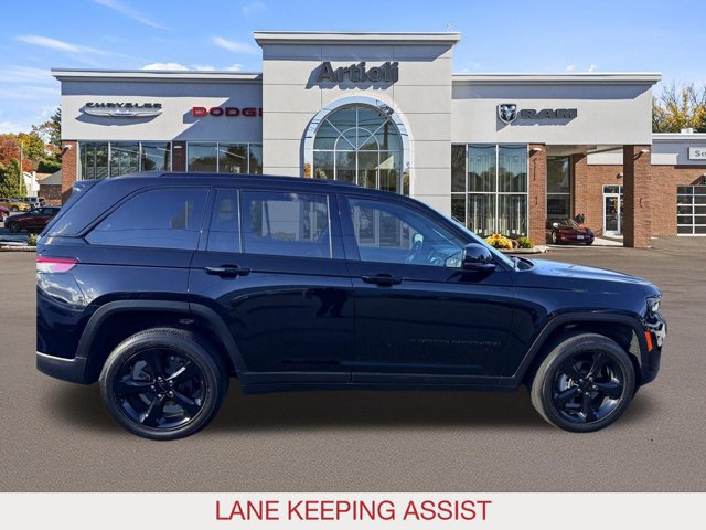 Certified 2024 Jeep Grand Cherokee Altitude AWD/4WD image 7