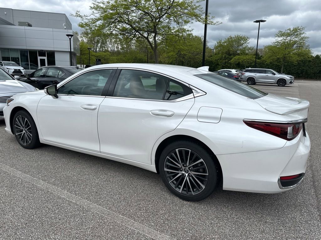 Used 2023 Lexus ES 250 w/ Premium Package AWD/4WD image 4