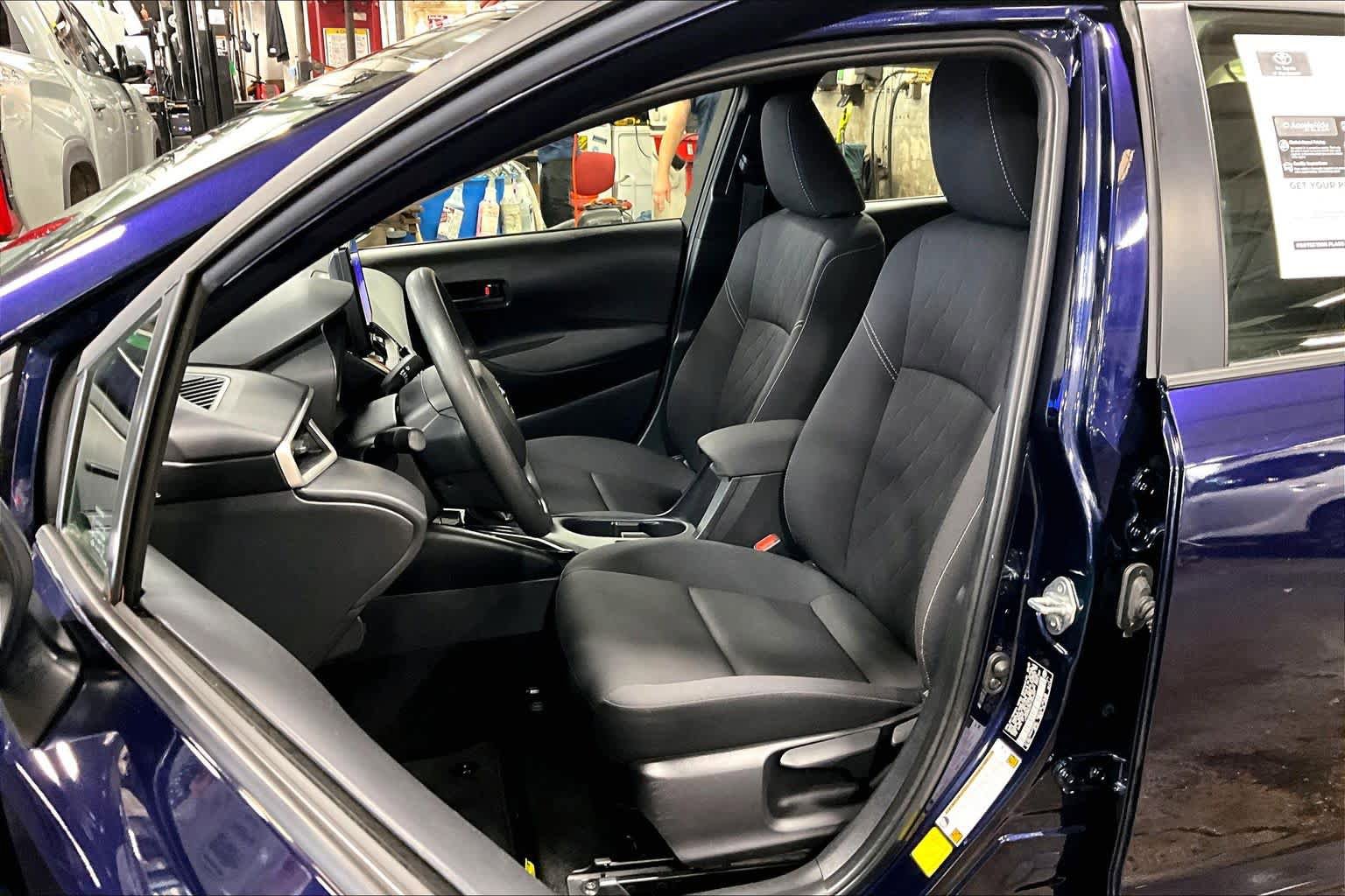 Used 2023 Toyota Corolla LE w/ Carpet Mat Package (TMS) FWD image 9